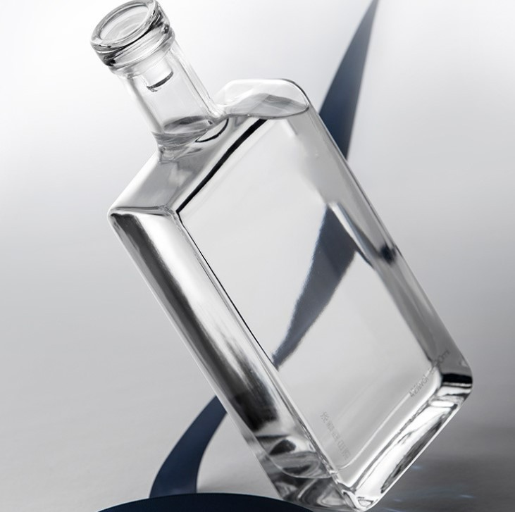 500ml白酒瓶 晶白料瓶 定制LOGO 喷涂，烤标酒瓶